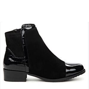 NWOB Valdini Mick Black Mixed Media Waterproof Boots, Size 7.5- Still in Stores!